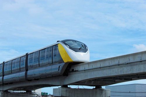 modern design monorail  ​​For transporting a large number of passengers in rush hours, quickly and safely of service users.